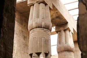 colunas no templo luxor, luxor, egito foto