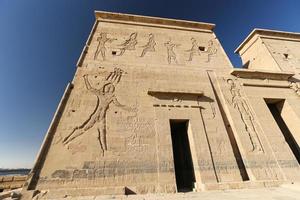 cena no templo de philae, aswan, egito foto