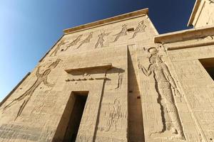 cena no templo de philae, aswan, egito foto