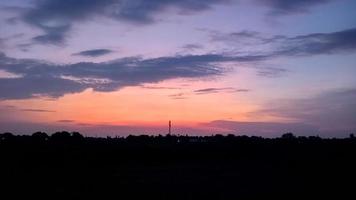 imagem do pôr do sol de fundo do céu noturno foto