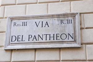 via del pantheon placa de rua em roma, itália foto