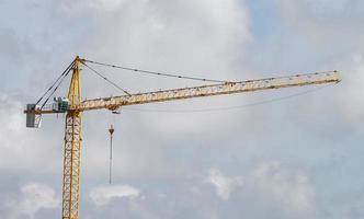 guindaste de construção amarelo foto