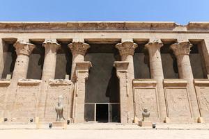 frente do templo de edfu em edfu, egito foto