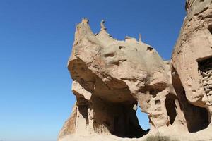 formações rochosas no vale de zelve, capadócia, nevsehir, turquia foto