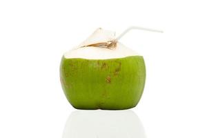 bebida de água de coco fresca foto