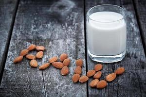 leite de amêndoa, bebida vegana de saúde
