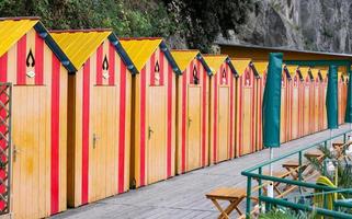 cabanas de praia em sorrento, nápoles, itália foto