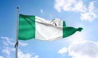bandeira da nigéria - bandeira de tecido acenando realista. foto