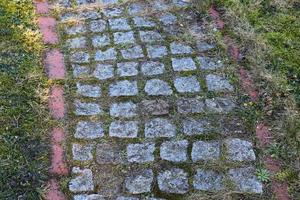 detalhado close-up em antigas estradas e passarelas históricas de paralelepípedos foto