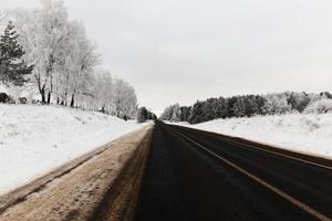 estrada coberta de neve foto