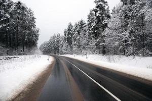 estrada de inverno. acompanhar. foto