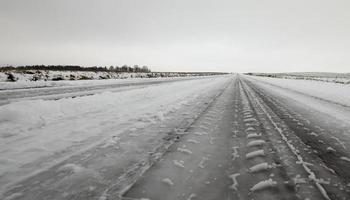 neve flutua no inverno foto