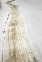 neve suja na estrada foto