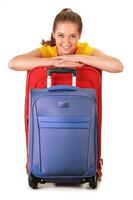 jovem mulher com malas de viagem. turista pronto para uma viagem