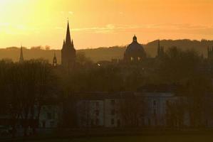 skyline de oxford ao pôr do sol foto