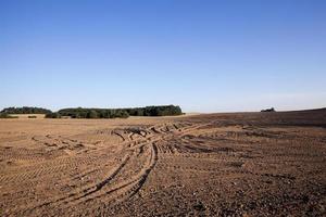 campo agrícola arado foto