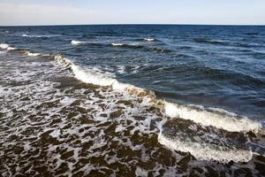 belo clima ensolarado na costa do mar báltico foto