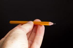 lápis de madeira de cor sólida com grafite cinza foto