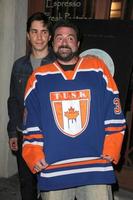 los angeles, 16 de setembro - justin long, kevin smith no tusk los angeles estréia no teatro vista em 16 de setembro de 2014 em los angeles, ca foto