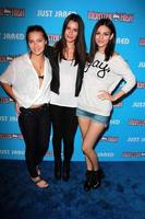 los angeles, 26 de março - jessica haid, madison reed, victoria justice na festa de quinta-feira do just jared s retrocesso no moonlight rollerway em 26 de março de 2015 em glendale, ca foto