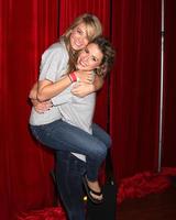 los angeles, 6 de outubro - kim matula, linsey godfrey at the light the night the walk to be be the leucemia-lymphoma society at sunset-gower studios, em 6 de outubro de 2013 em los angeles, ca foto