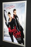 los angeles, 24 de janeiro - hansel e gretel - cartaz de caçadores de bruxas no hansel e gretel - estréia de caçadores de bruxas no teatro chinês em 24 de janeiro de 2013 em los angeles, ca foto