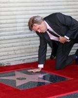 los angeles, 25 de outubro - hugh laurie na cerimônia de estrela da calçada da fama hugh lauriehollywood no hollywood blvd em 25 de outubro de 2016 em los angeles, ca foto