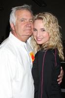 los angeles, 6 de outubro - john mccook, molly mccook at the light the night the walk to be the leucemia-lymphoma society at sunset-gower studios em 6 de outubro de 2013 em los angeles, ca foto