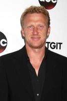 los angeles, 20 de setembro - kevin mckidd no evento de estréia do tgit para grey s anatomia, escândalo, como se safar de assassinato em palihouse em 20 de setembro de 2014 em west hollywood, ca foto