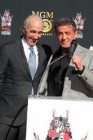 los angeles, 22 de janeiro - gary barber, sylvester stallone no evento de lançamento da celebração do 90º aniversário da mgm no tcl chinese theatre em 22 de janeiro de 2014 em los angeles, ca foto