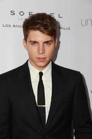 los angeles, 8 de novembro - nolan gerard funk no 3º jantar anual de premiação de heróis improváveis e gala no hotel sofitel em 8 de novembro de 2014 em beverly hills, ca foto