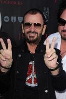 los angeles, 21 de setembro - ringo starr no john varvatos e ringo starr comemoram o dia internacional da paz no john varvatos em 21 de setembro de 2014 em west hollywood, ca foto