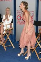 los angeles, 8 de novembro - kaley cuoco nos anúncios de indicação ao prêmio People's Choice 2012 no paley center for media em 8 de novembro de 2011 em beverly hills, ca foto