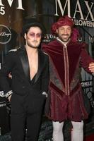 los angeles, 24 de outubro - maksim chmerkovskiy, valentin chmerkovskiy na festa oficial de halloween da revista maxim na propriedade privada em 24 de outubro de 2015 em beverly hills, ca foto