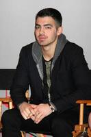 los angeles, 8 de novembro - joe jonas no People's Choice Award nomeação anuncia 2012 no paley center for media em 8 de novembro de 2011 em beverly hills, ca foto