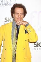 los angeles, 1 de julho - richard simmons chega ao concerto beneficente anti-bullying do movimento amigo no teatro el rey em 1 de julho de 2013 em los angeles, ca foto