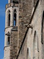 detalhes do edifício religioso, igreja de santa maria del mar no bairro nascido de barcelona. foto