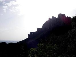 perfil das montanhas de montserrat na província de barcelona, catalunha, espanha. foto