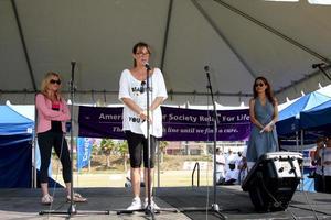 los angeles, 30 de julho - nancy grahn no 2º anual american cancer society s hollywood relay for life at helen bernstein high school em 30 de julho de 2011 em los angeles, ca foto