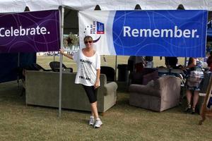 los angeles, 30 de julho - nancy grahn no 2º anual american cancer society s hollywood relay for life at helen bernstein high school em 30 de julho de 2011 em los angeles, ca foto