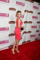 los angeles, 29 de maio - masiela luxurya chega à peça priscilla rainha do deserto que estreia no teatro pantages em 29 de maio de 2013 em los angeles, ca foto