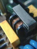bobina de fio de cobre de um elemento eletrônico foto