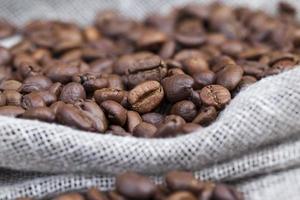 grãos de café para bebida de café foto