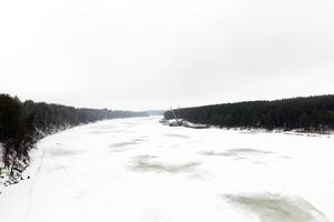 descongelado no rio foto