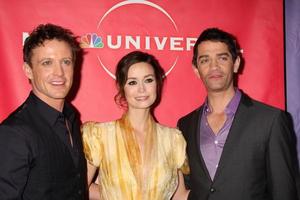 los angeles, 13 de janeiro - david lyons, summer glau, james frain chega na festa nbc tca winter 2011 no langham huntington hotel em 13 de janeiro de 2010 em westwood, ca foto