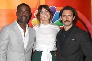 los angeles, 2 de agosto - sterling k brown, mandy moore, milo ventimiglia na nbcuniversal tca summer 2016 press tour no beverly hilton hotel em 2 de agosto de 2016 em beverly hills, ca foto