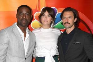 los angeles, 2 de agosto - sterling k brown, mandy moore, milo ventimiglia na nbcuniversal tca summer 2016 press tour no beverly hilton hotel em 2 de agosto de 2016 em beverly hills, ca foto