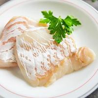 bacalhau peixe filé branco sem pele refeição fresca comida lanche na mesa cópia espaço fundo comida rústica vista superior foto