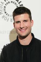 los angeles, 7 de janeiro - parker young na estréia do fox s alisted no paley center for media em 7 de janeiro de 2014 em beverly hills, ca foto