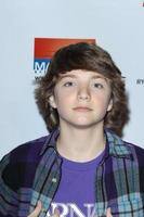 los angeles, 15 de fevereiro - jake short chega na estréia do radio rebel telefilm no amc citywalk stadium 19 em 15 de fevereiro de 2012 em los angeles, ca foto